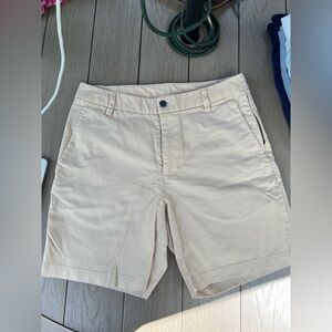 Lululemon Men’s Commission Classic-Fit Short 7” *Oxford (Prosecco/White)